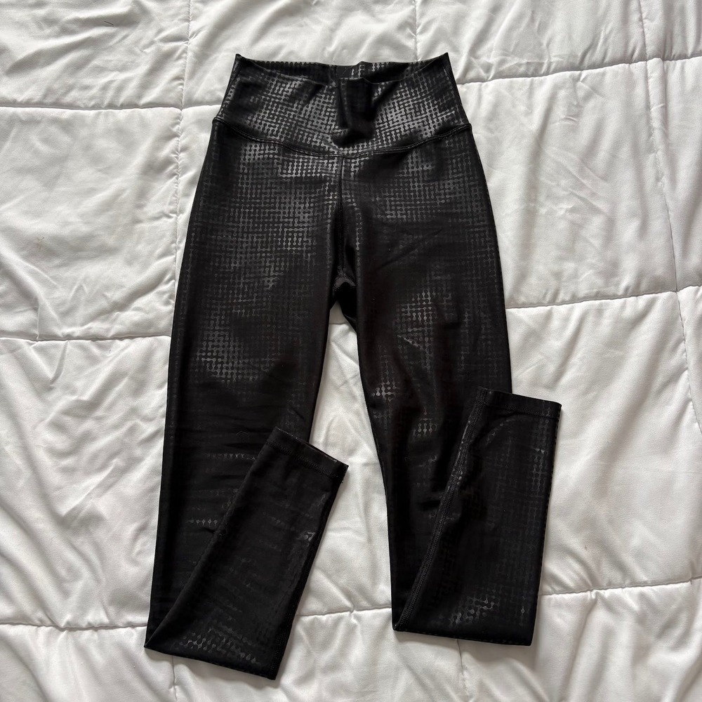 Peloton Womens High Waisted Leggings Black Embossed Geometric Dot Print Running